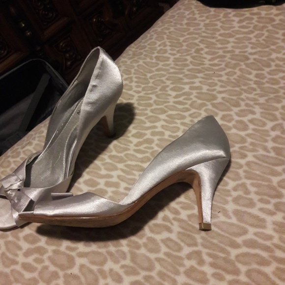 Silver heels - Picture 3 of 3